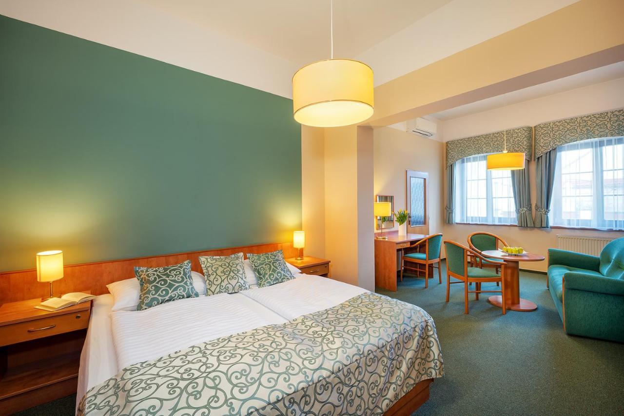 Hotel Bily Jednorozec Třeboň Eksteriør billede