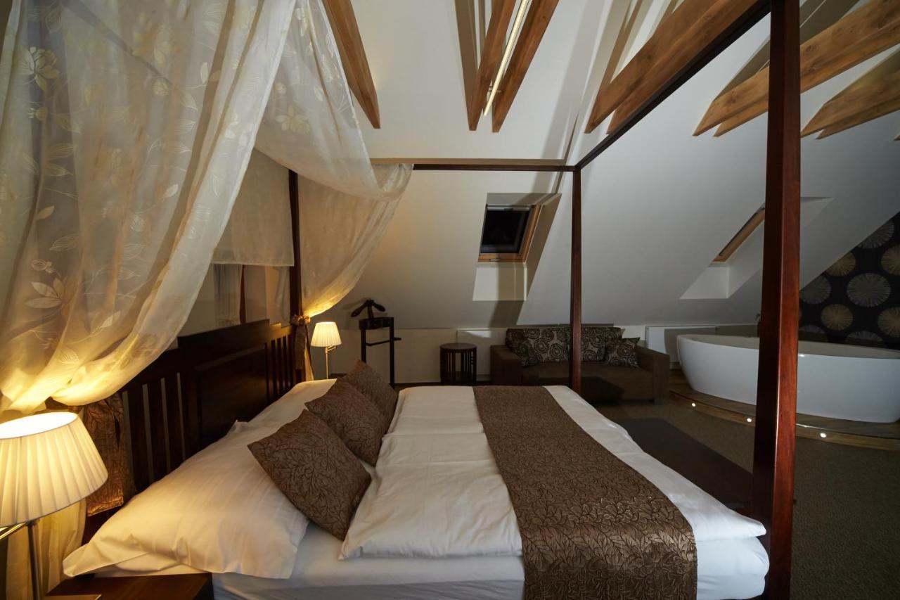 Hotel Bily Jednorozec Třeboň Eksteriør billede