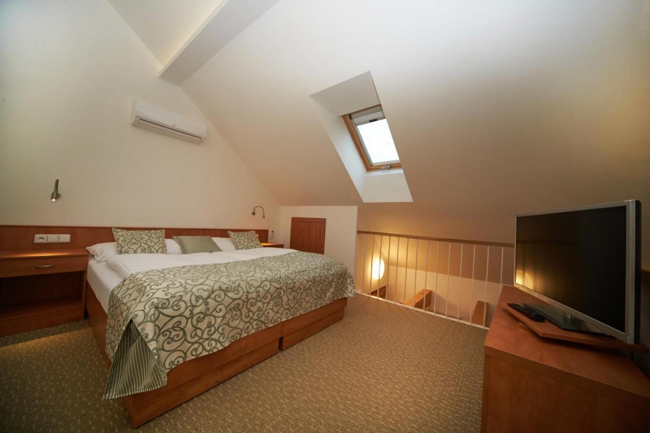 Hotel Bily Jednorozec Třeboň Eksteriør billede