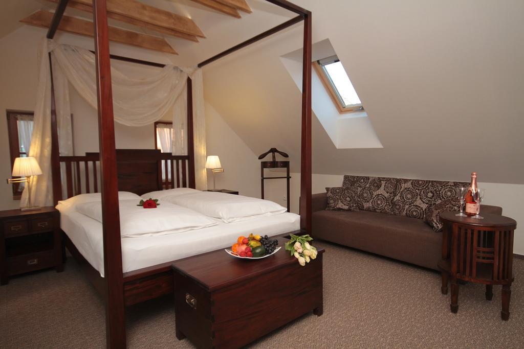 Hotel Bily Jednorozec Třeboň Eksteriør billede